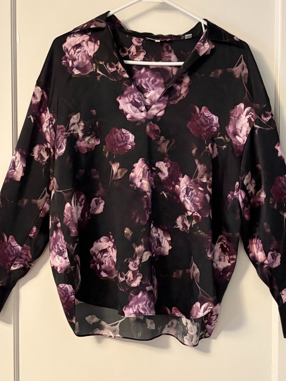 Vince 100% silk dark floral rose blouse size medium workwear evening luxury